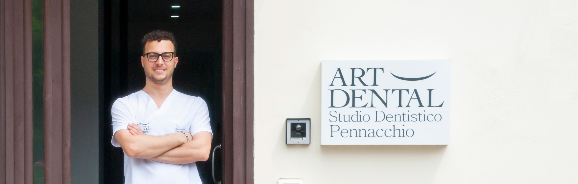 Foto ingresso Art-Dental - Studio dentistico Pennacchio a Giugliano in Campania